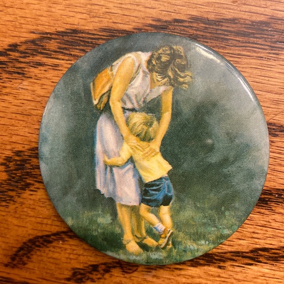 when hearts touch lucelle raad signs of love mother vintage brooch button pin - Picture 1 of 2